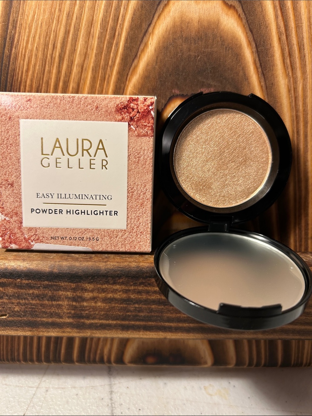 Laura Geller Illuminating Powder Highlighter - Champagne